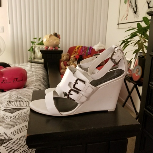 Ladies Sandals - Picture 4 of 6